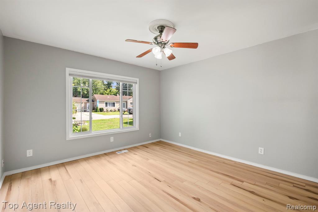 1200 Bangor Road Waterford, MI 48328 - Photo 6 of 46 Gallery Image 6