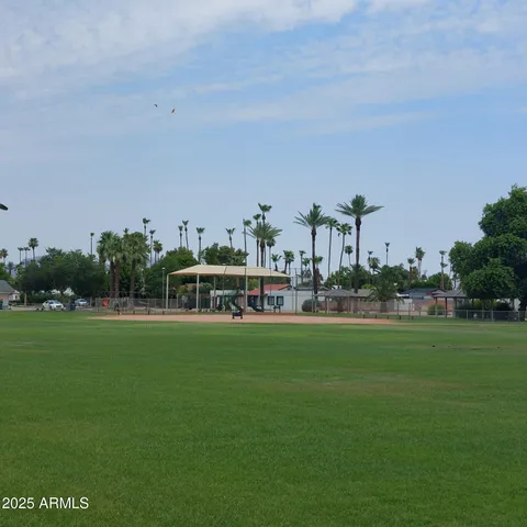 a view of a lake with houses in the back yard