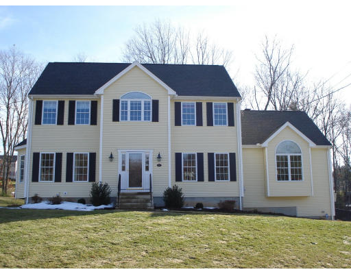 61 Meadowbrook Road Franklin, MA 02038 - Photo 1 of 28 Gallery Image 1
