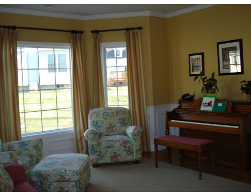 61 Meadowbrook Road Franklin, MA 02038 - Photo 12 of 28 Gallery Image 12