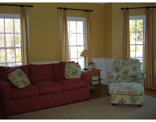 61 Meadowbrook Road Franklin, MA 02038 - Photo 3 of 28 Gallery Image 3
