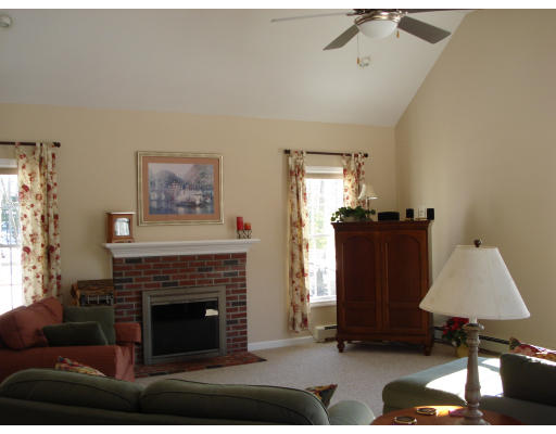 61 Meadowbrook Road Franklin, MA 02038 - Photo 6 of 28 Gallery Image 6