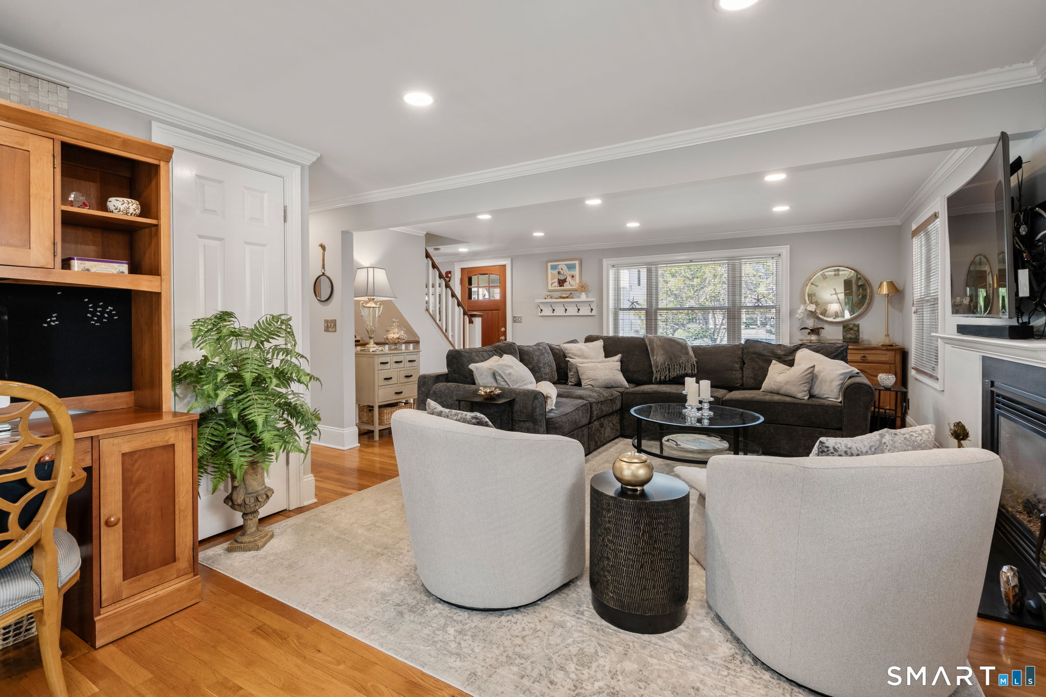 717 Riverside Drive Fairfield, CT 06824 - Photo 3 of 37 Gallery Image 3