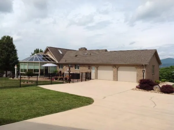 $875,000 | 252 Richardson Drive, Roanoke, VA 24019