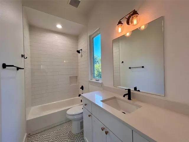 $3,550 | 4010 Clawson Road, Unit 11, Austin, TX 78704