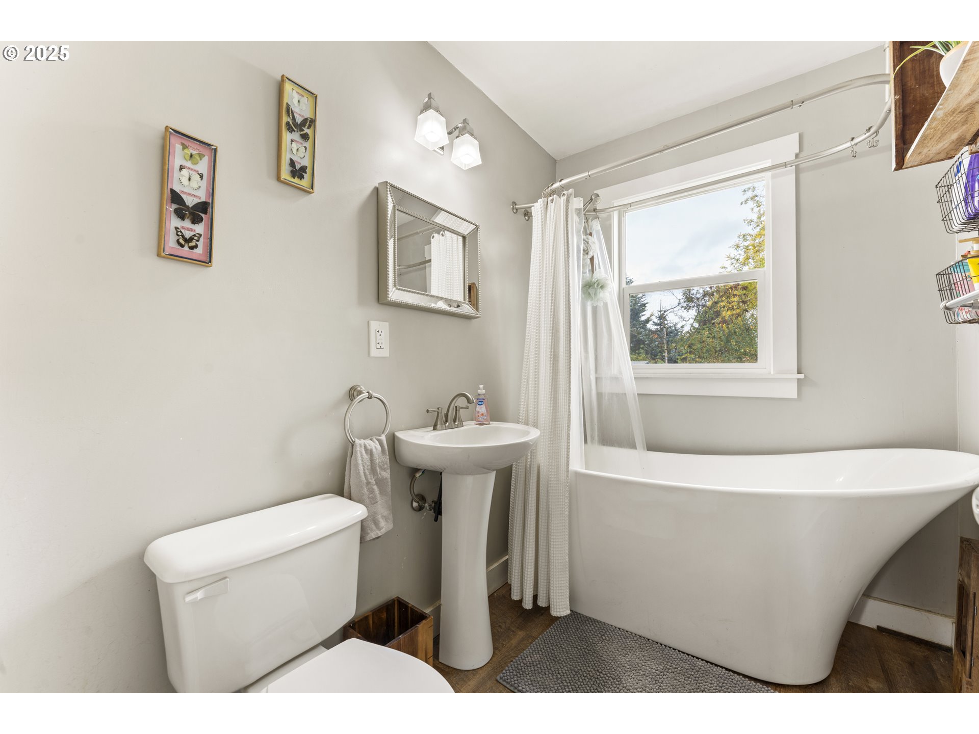 411 Lane Street Silverton, OR 97381 - Photo 11 of 21 a bathroom with a sink a toilet and a window