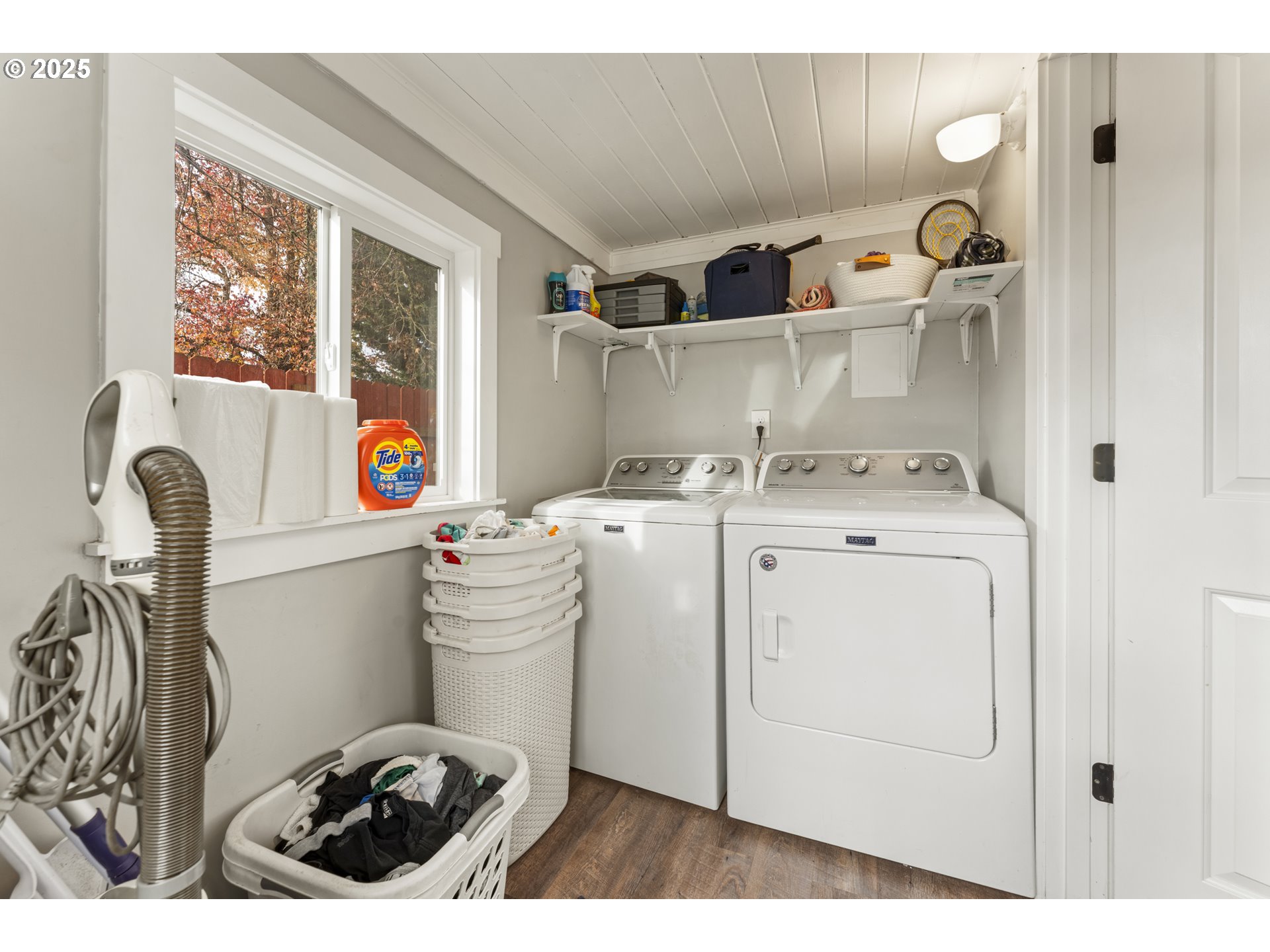 411 Lane Street Silverton, OR 97381 - Photo 12 of 21 a utility room with dryer and washer