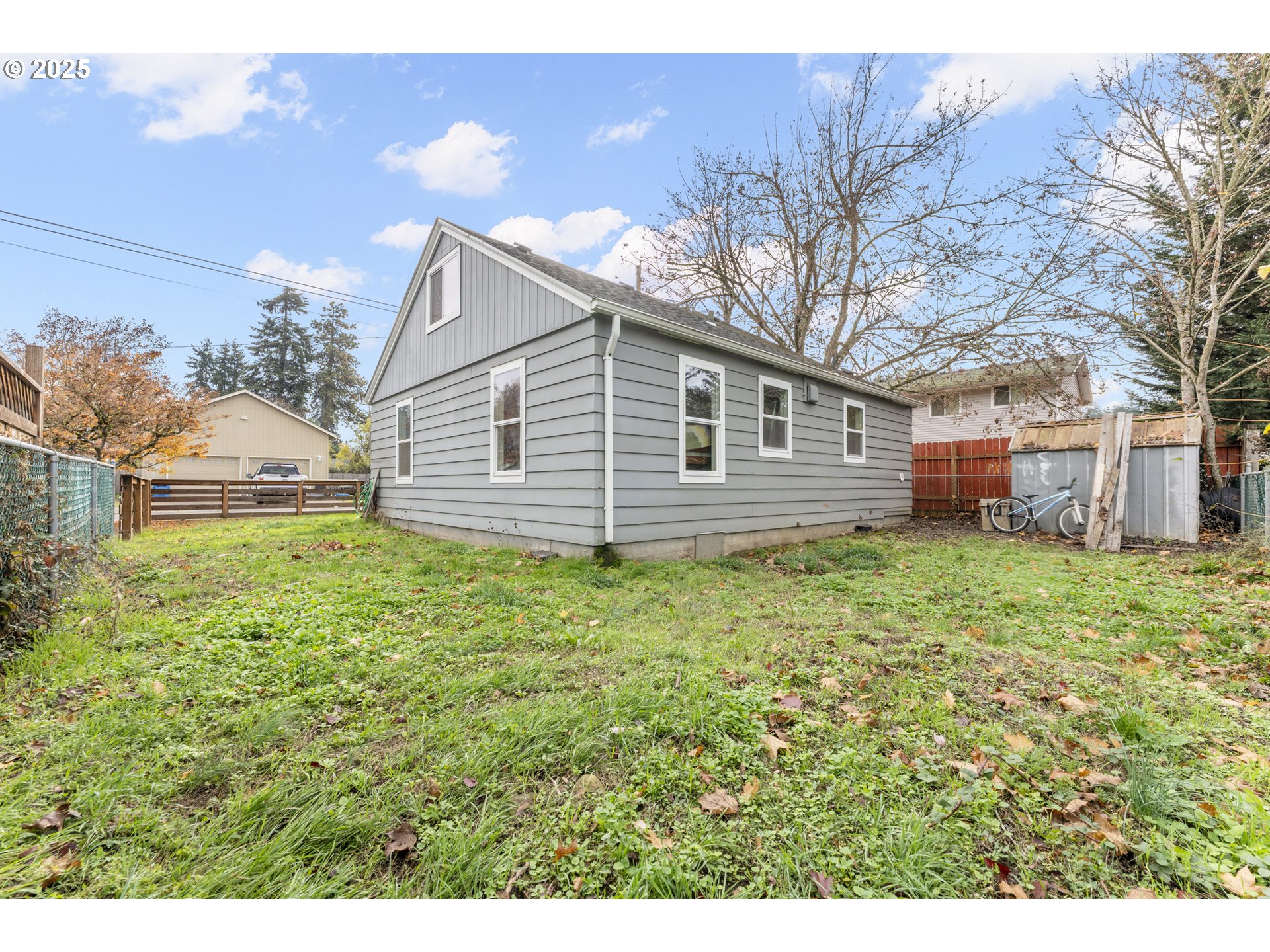 411 Lane Street Silverton, OR 97381 - Photo 17 of 21 a front view of a house with a garden