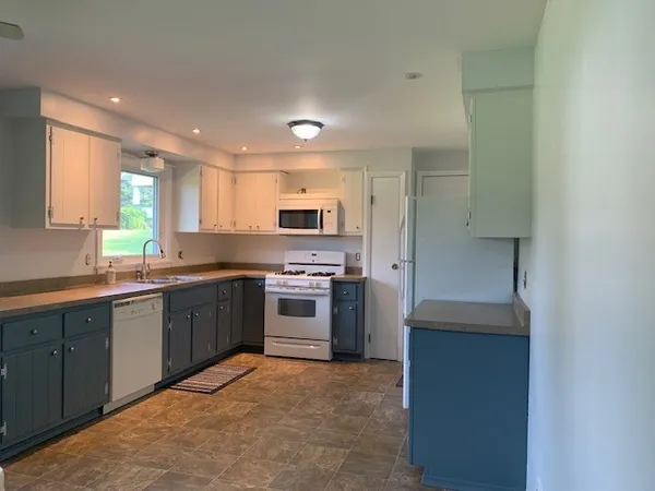 $479,900 | 1063-1065 Bay Road, Webster, NY 14580