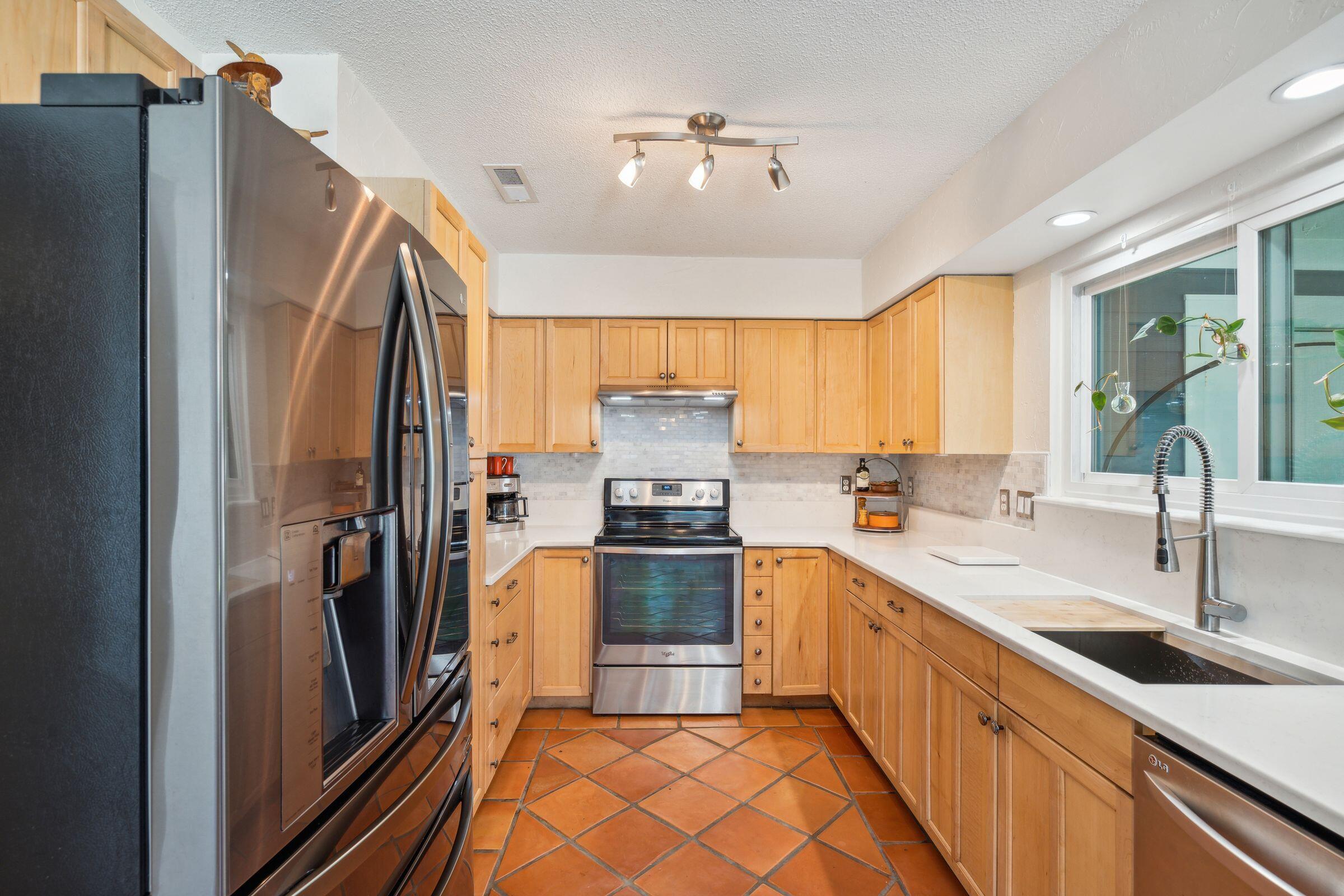 523 Castle Hall Road Mount Pleasant, SC 29464 - Photo 4 of 41 523CastleHallRd-KeenEyeMarketing-023
