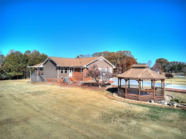 $815,000 | 130 Raleighs Lane, West Union, SC 29696