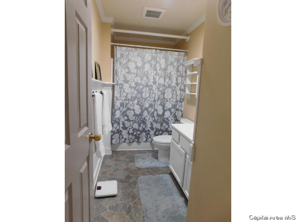 3801 Viking Boulevard Springfield, IL 62712 - Photo 13 of 30