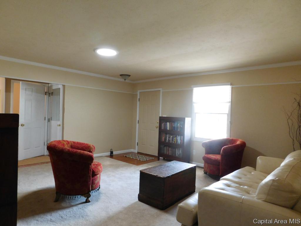3801 Viking Boulevard Springfield, IL 62712 - Photo 2 of 30