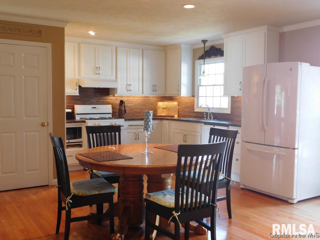 3801 Viking Boulevard Springfield, IL 62712 - Photo 4 of 30