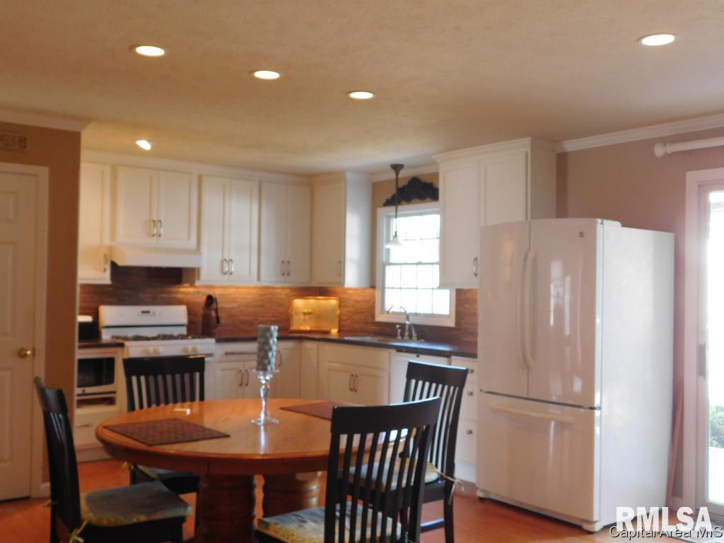 3801 Viking Boulevard Springfield, IL 62712 - Photo 5 of 30