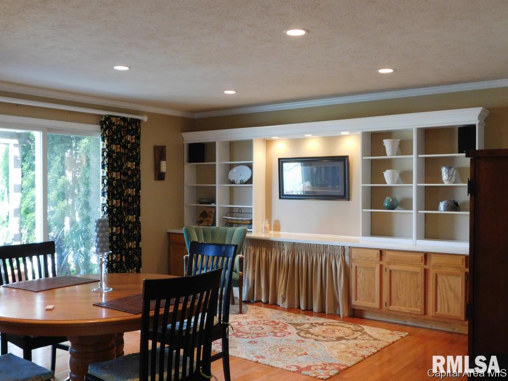 3801 Viking Boulevard Springfield, IL 62712 - Photo 6 of 30