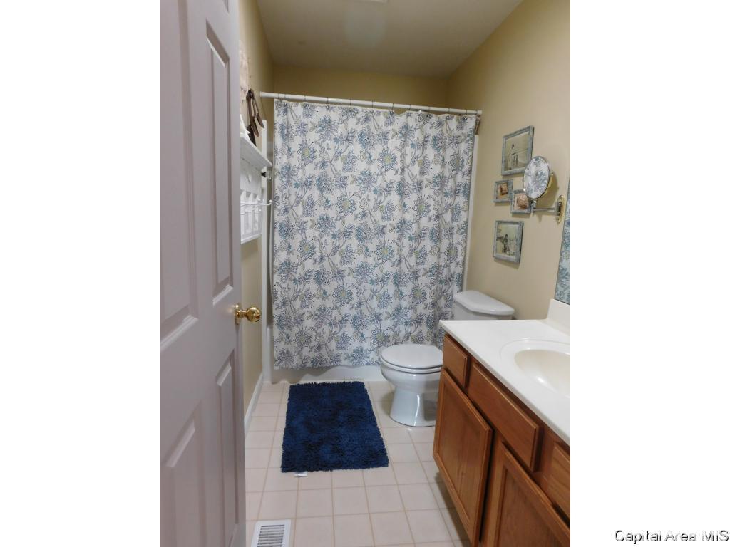 3801 Viking Boulevard Springfield, IL 62712 - Photo 8 of 30