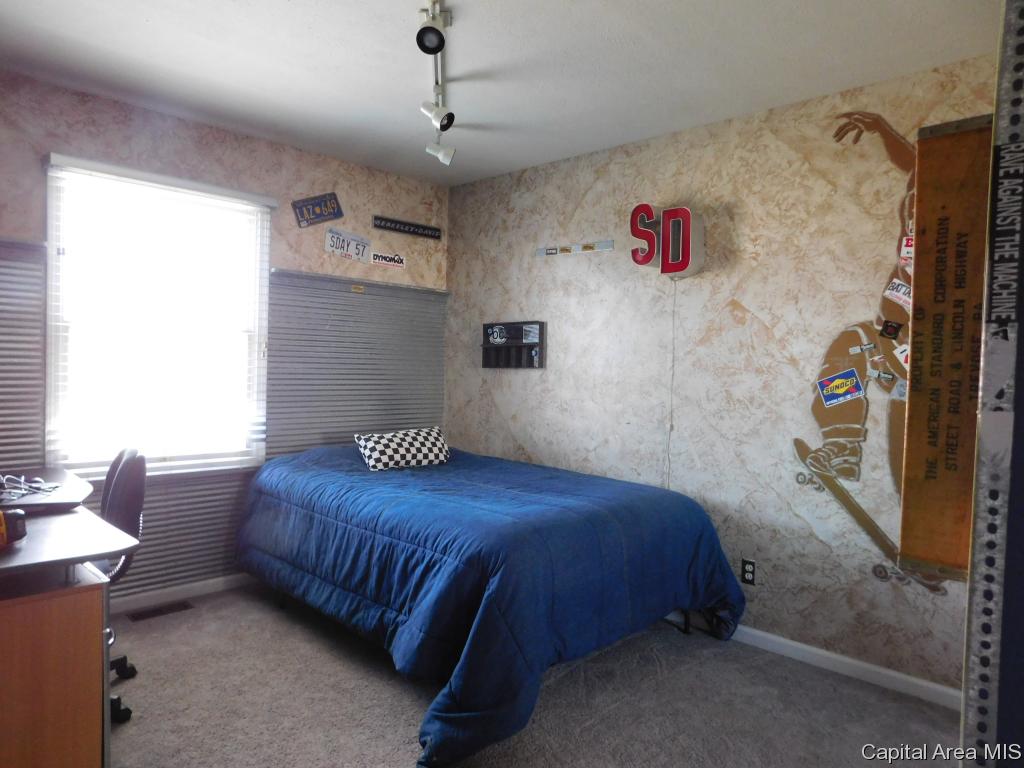 3801 Viking Boulevard Springfield, IL 62712 - Photo 9 of 30