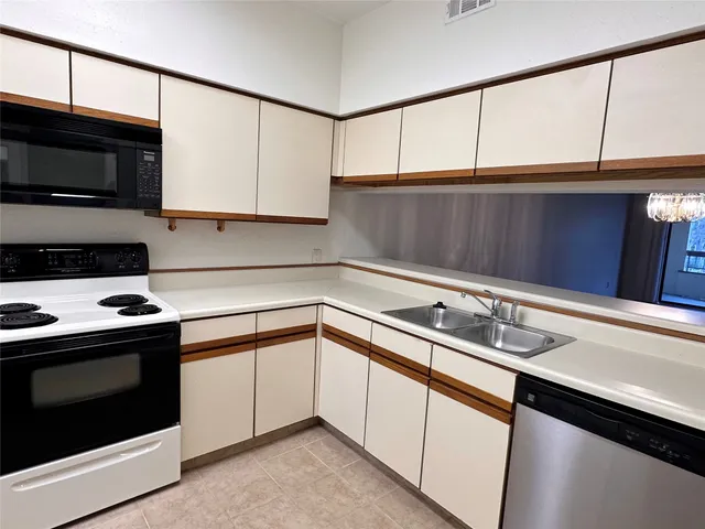 $149,000 | 18809 Egret Bay Boulevard, Unit 304, Webster, TX 77058