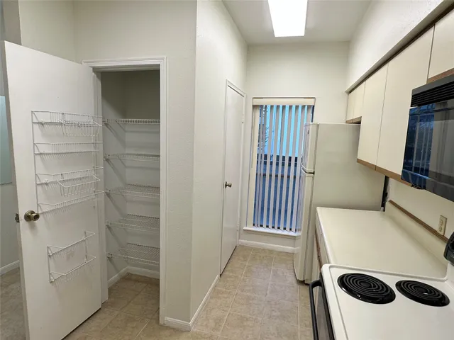 $149,000 | 18809 Egret Bay Boulevard, Unit 304, Webster, TX 77058