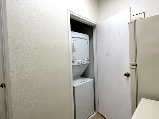 $149,000 | 18809 Egret Bay Boulevard, Unit 304, Webster, TX 77058