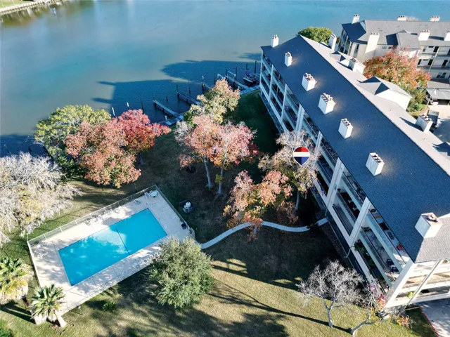 $149,000 | 18809 Egret Bay Boulevard, Unit 304, Webster, TX 77058