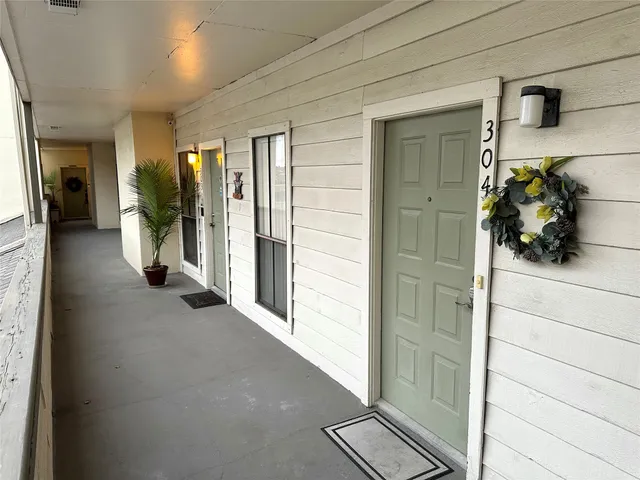 $149,000 | 18809 Egret Bay Boulevard, Unit 304, Webster, TX 77058