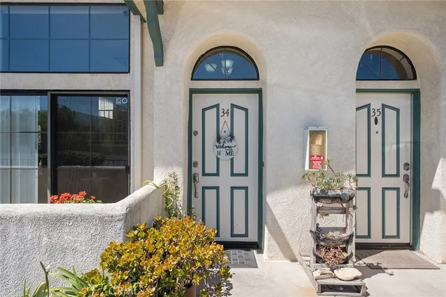 $490,000 | 14325 Foothill Boulevard, Unit 34, Sylmar, CA 91342