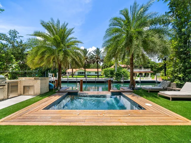 $8,999,000 | 1755 Fairhaven Place, Miami, FL 33133