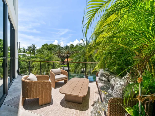 $8,999,000 | 1755 Fairhaven Place, Miami, FL 33133