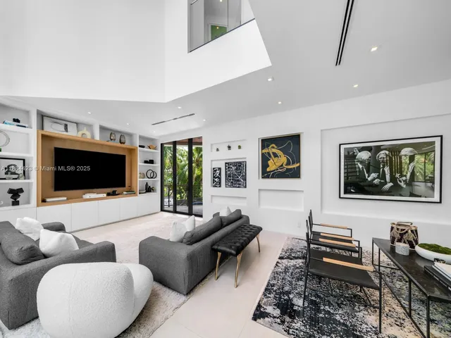 $8,999,000 | 1755 Fairhaven Place, Miami, FL 33133