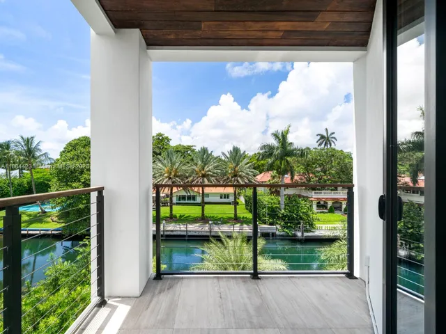 $8,999,000 | 1755 Fairhaven Place, Miami, FL 33133