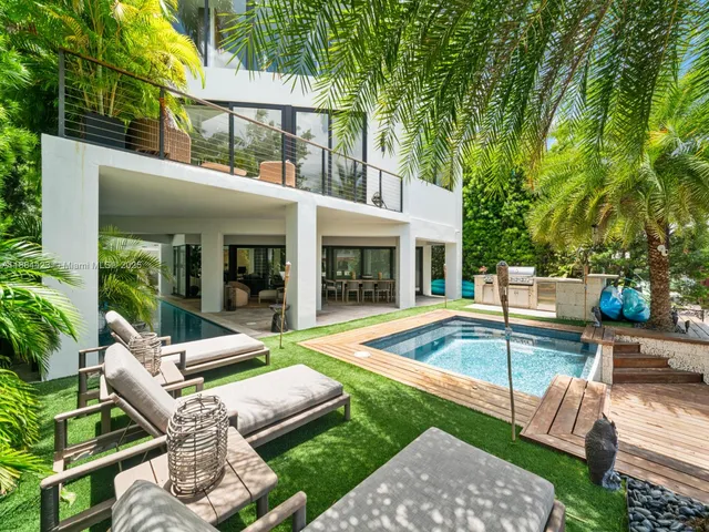 $8,999,000 | 1755 Fairhaven Place, Miami, FL 33133