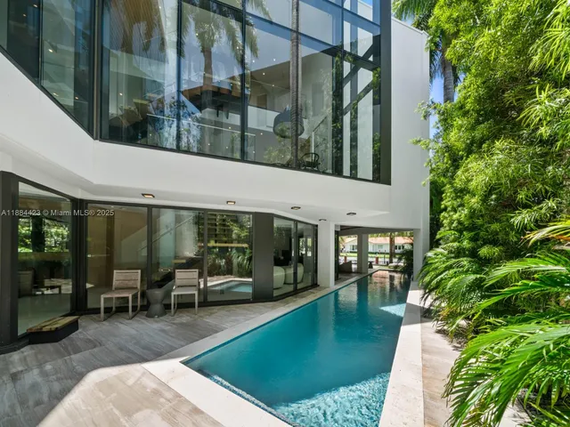 $8,999,000 | 1755 Fairhaven Place, Miami, FL 33133