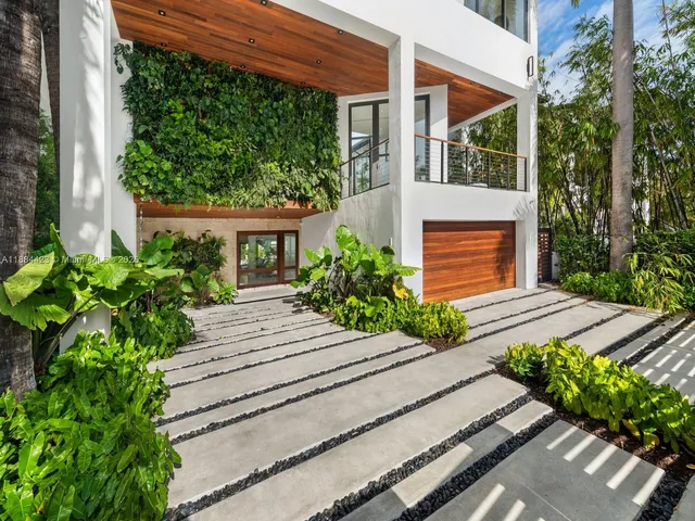 $8,999,000 | 1755 Fairhaven Place, Miami, FL 33133