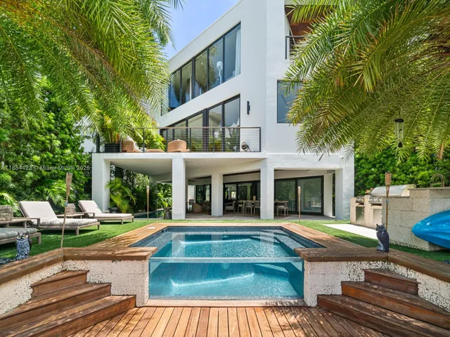 $8,999,000 | 1755 Fairhaven Place, Miami, FL 33133