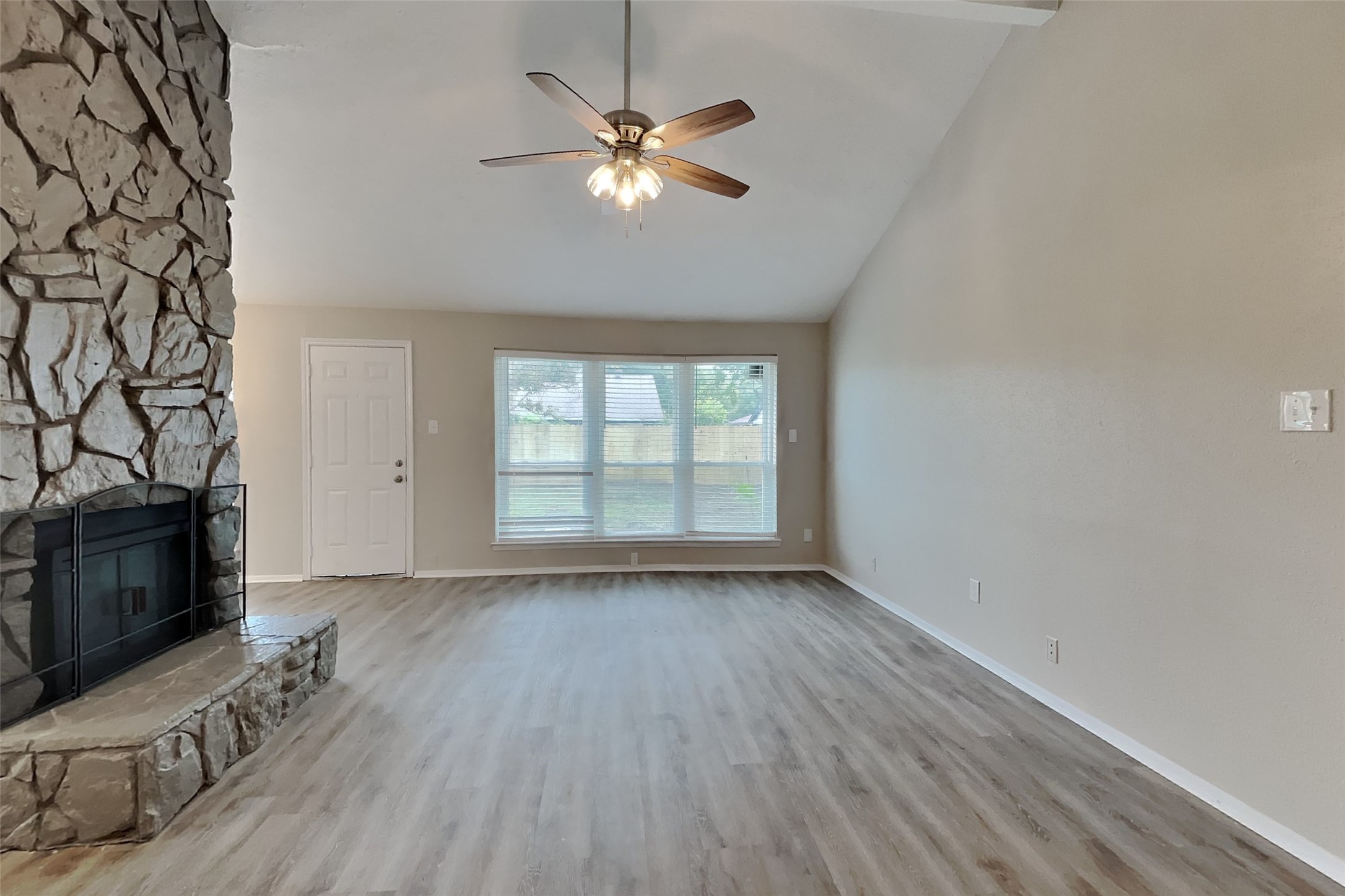 10107 King Ranch Lane Sugar Land, TX 77498 - Photo 3 of 19
