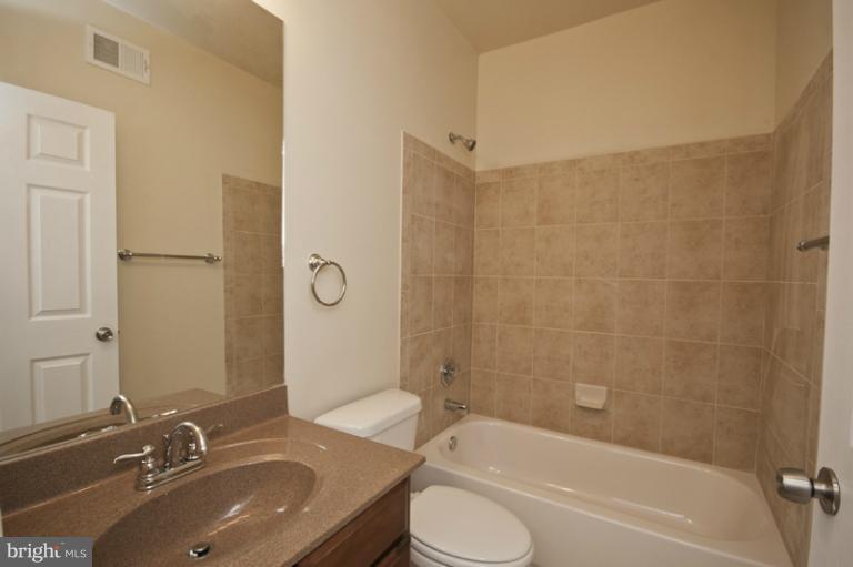 4003 Dorchester Road Baltimore, MD 21207 - Photo 12 of 30 Bath