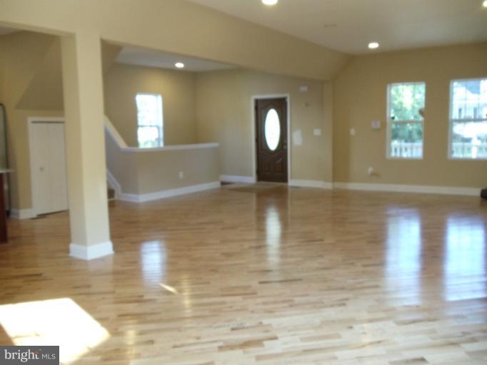 4003 Dorchester Road Baltimore, MD 21207 - Photo 20 of 30 Living Room