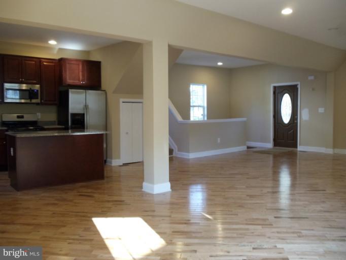 4003 Dorchester Road Baltimore, MD 21207 - Photo 21 of 30 Living Room