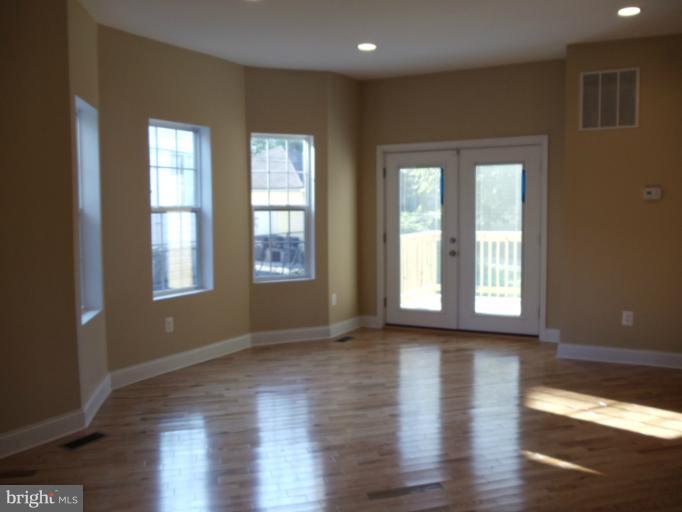4003 Dorchester Road Baltimore, MD 21207 - Photo 27 of 30 Dining Room