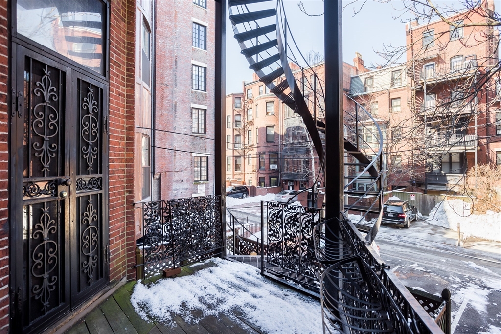 327 Commonwealth Avenue, Unit 2 Boston, MA 02115 - Photo 17 of 17 a view of a outdoor space