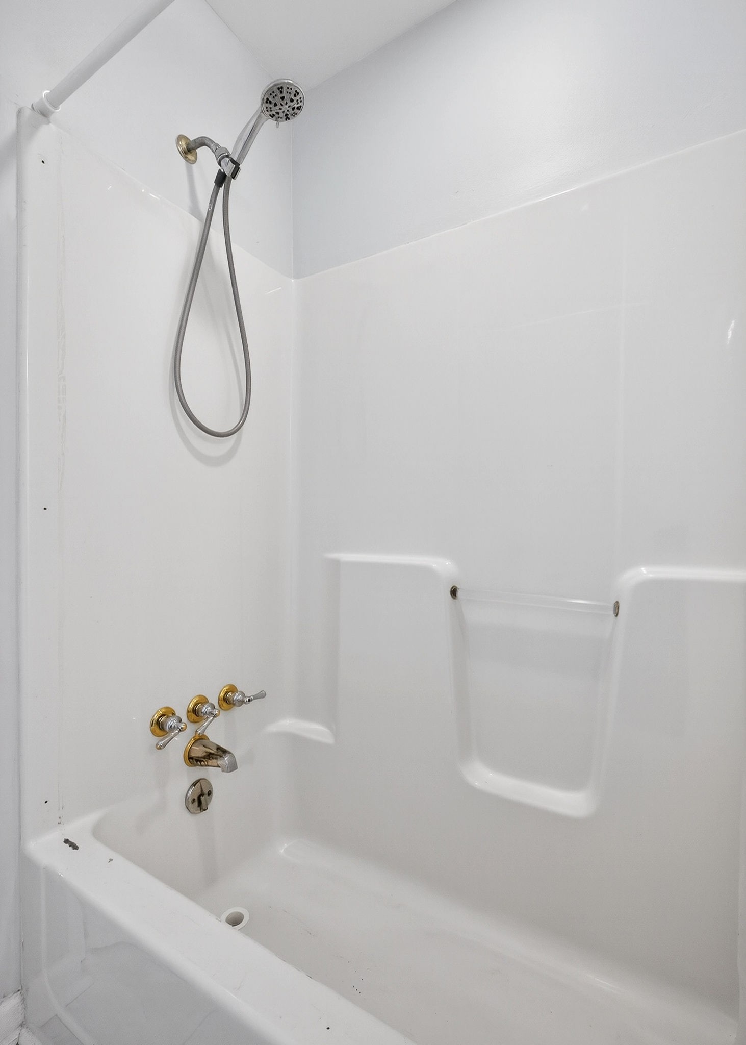 412 Rock Station Road Rock Island, TN 38581 - Photo 24 of 47 a bathroom with a bath tub with a shower
