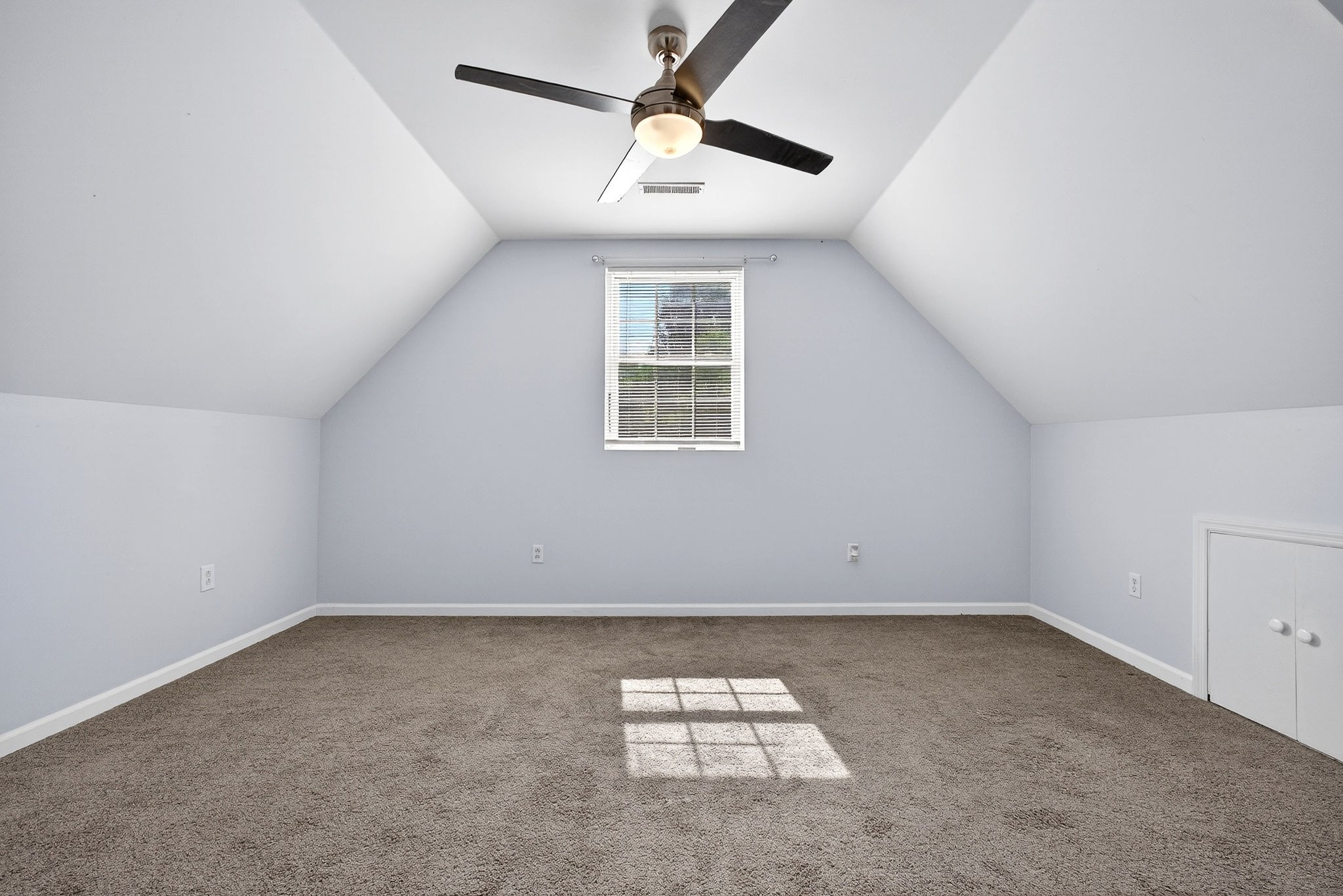 412 Rock Station Road Rock Island, TN 38581 - Photo 27 of 47 an empty room with a window