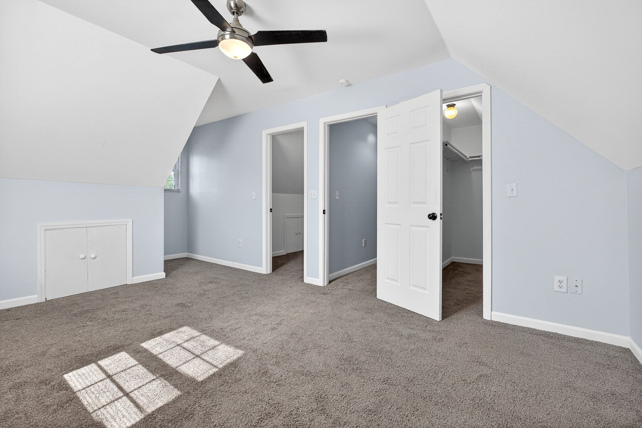 412 Rock Station Road Rock Island, TN 38581 - Photo 28 of 47 an empty room with windows and ceiling fan