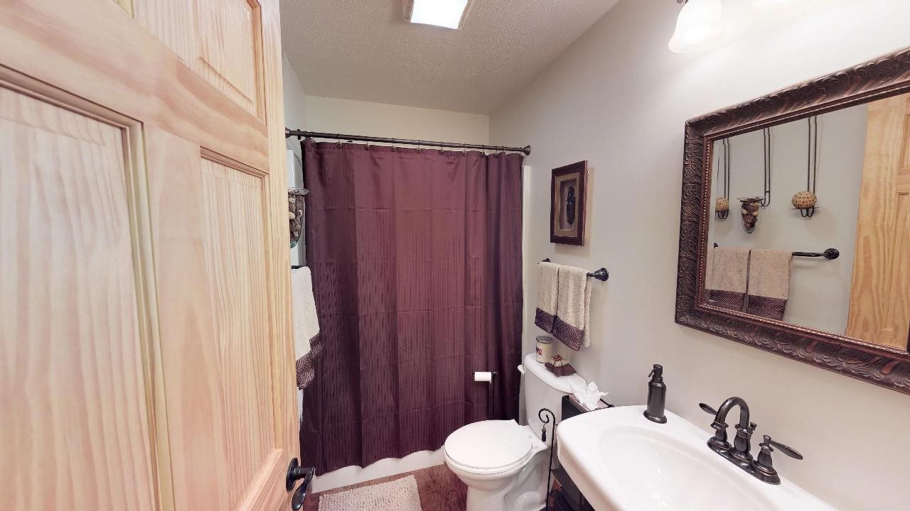 1847 Round Lake Road Interlochen, MI 49643 - Photo 15 of 35 1846323-14.JPG