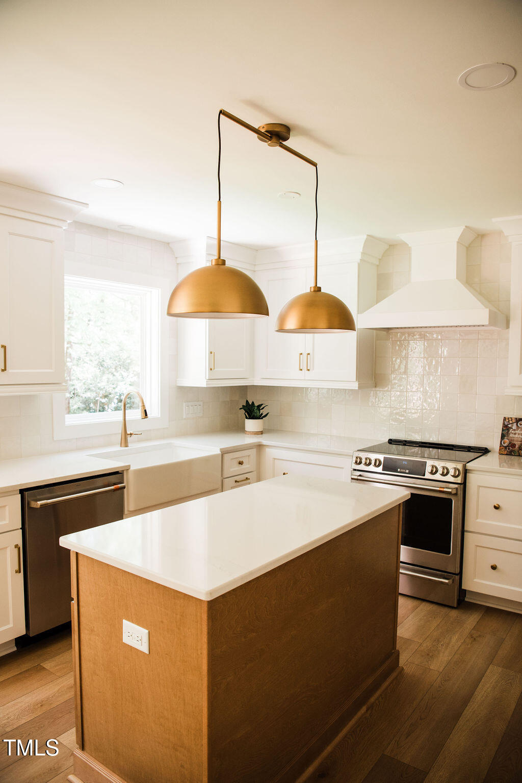 1326 Apache Lane Apex, NC 27502 - Photo 3 of 38 1326Apache-066