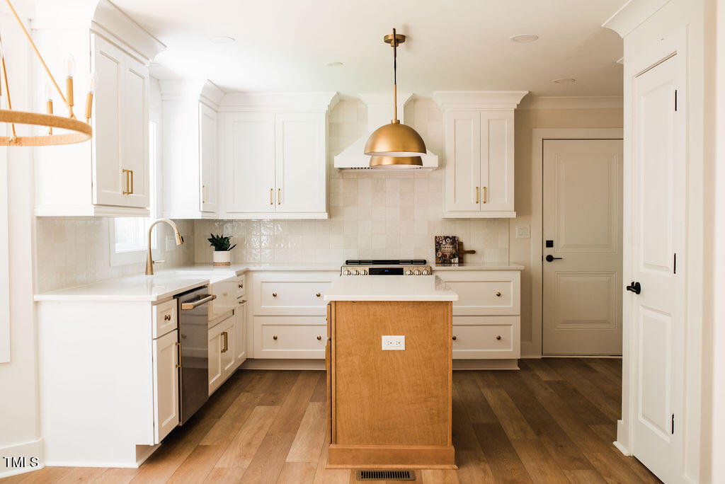 1326 Apache Lane Apex, NC 27502 - Photo 6 of 38 1326Apache-091