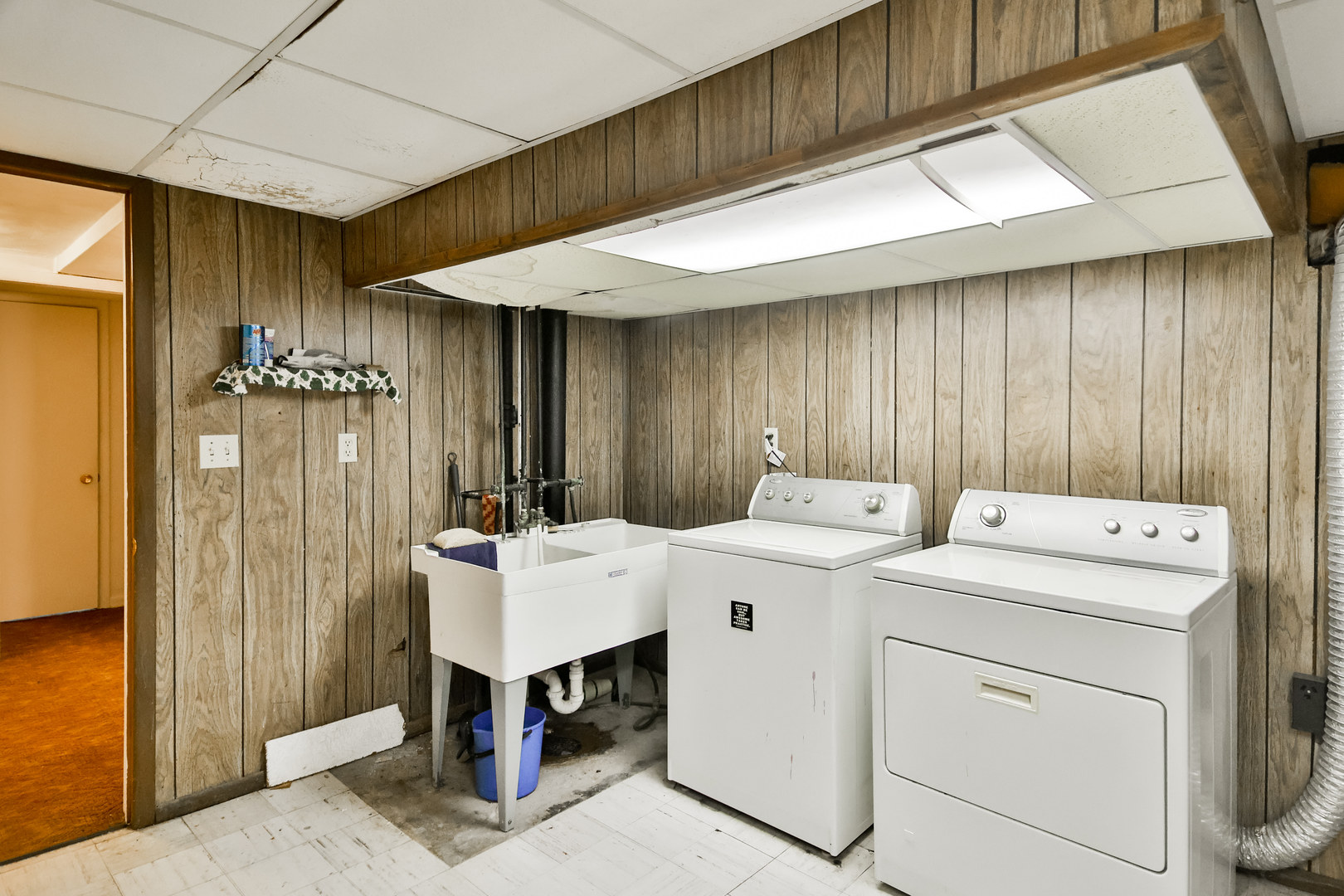 3307 Ruth Street Rockford, IL 61103 - Photo 23 of 28 a utility room with dryer and washer