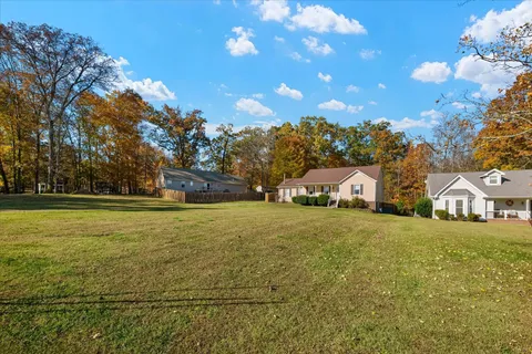 a view of an house with a yard